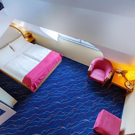 Hotel Am Schillerpark Эсслинген Экстерьер фото