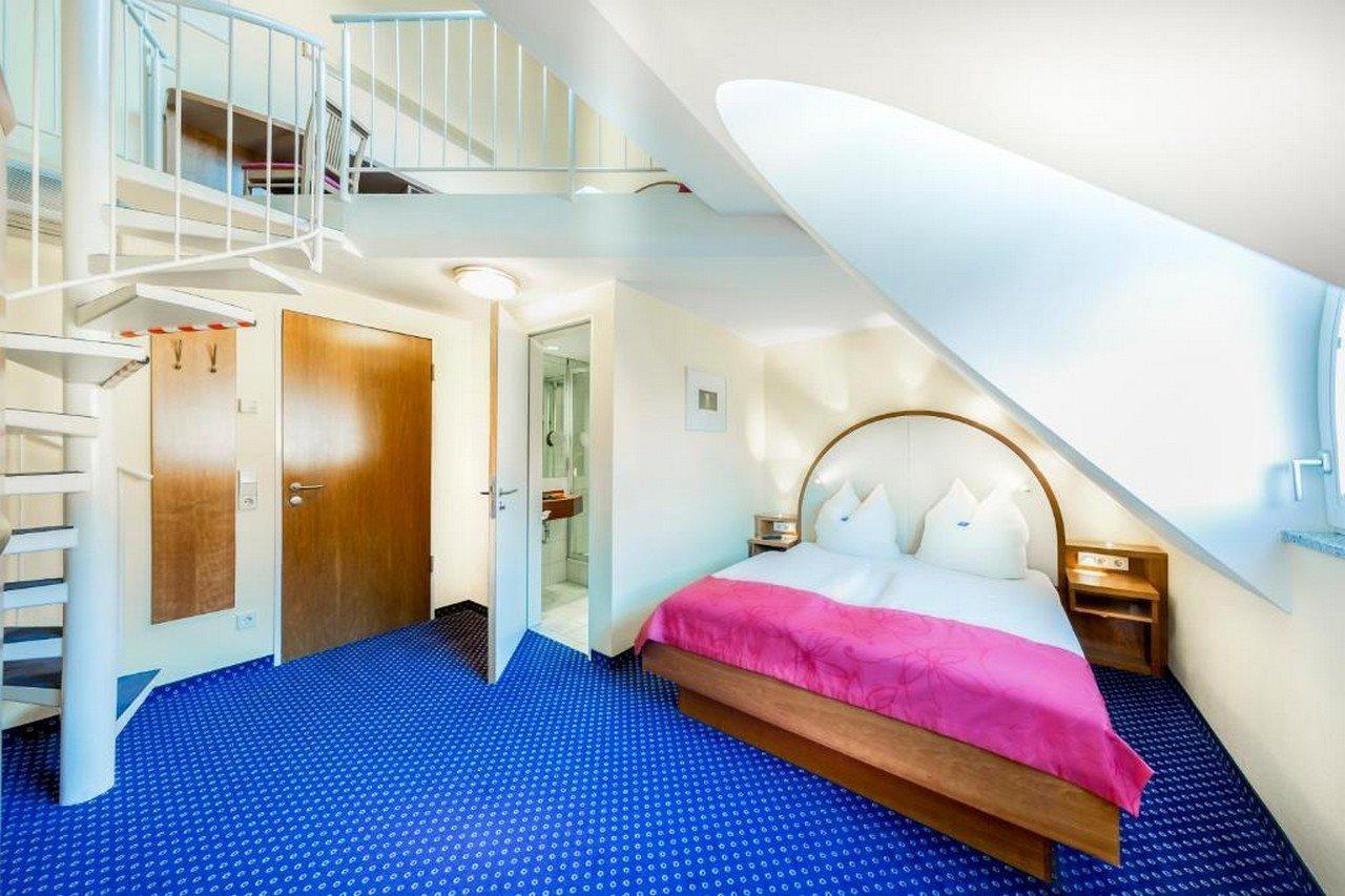 Hotel Am Schillerpark Эсслинген Экстерьер фото
