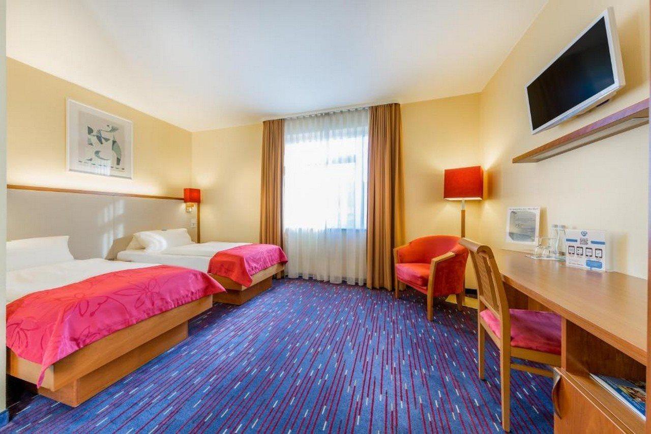 Hotel Am Schillerpark Эсслинген Экстерьер фото