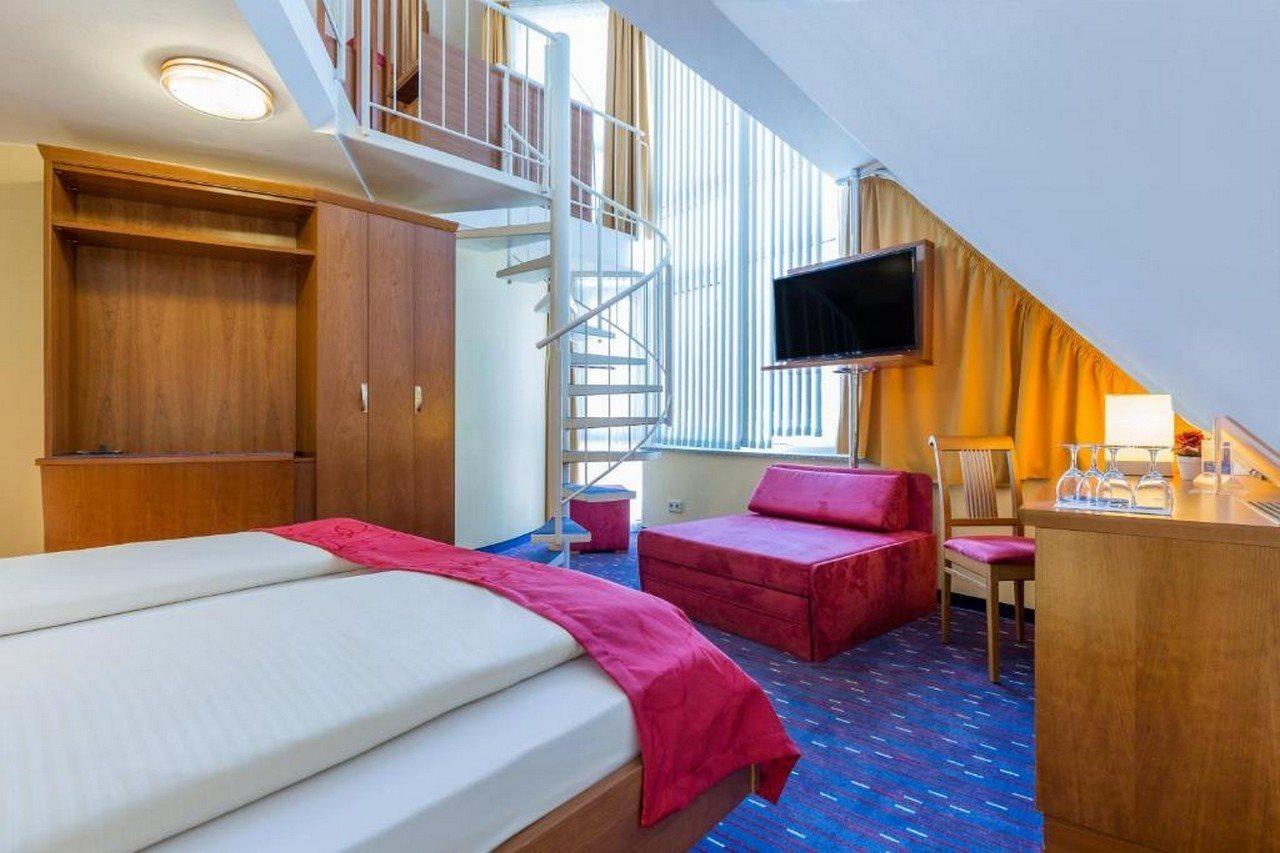 Hotel Am Schillerpark Эсслинген Экстерьер фото
