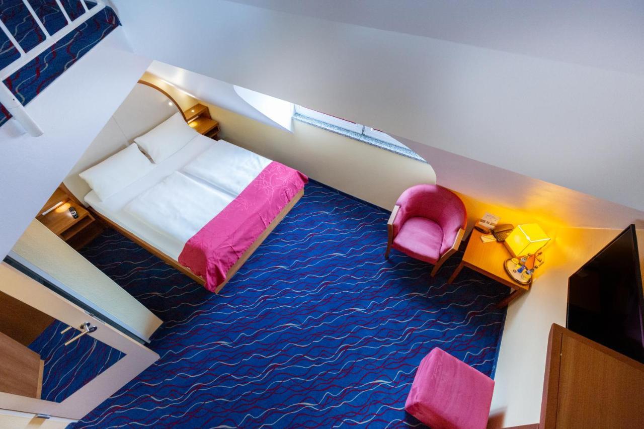 Hotel Am Schillerpark Эсслинген Экстерьер фото