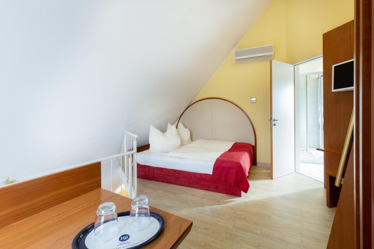 Hotel Am Schillerpark Эсслинген Экстерьер фото