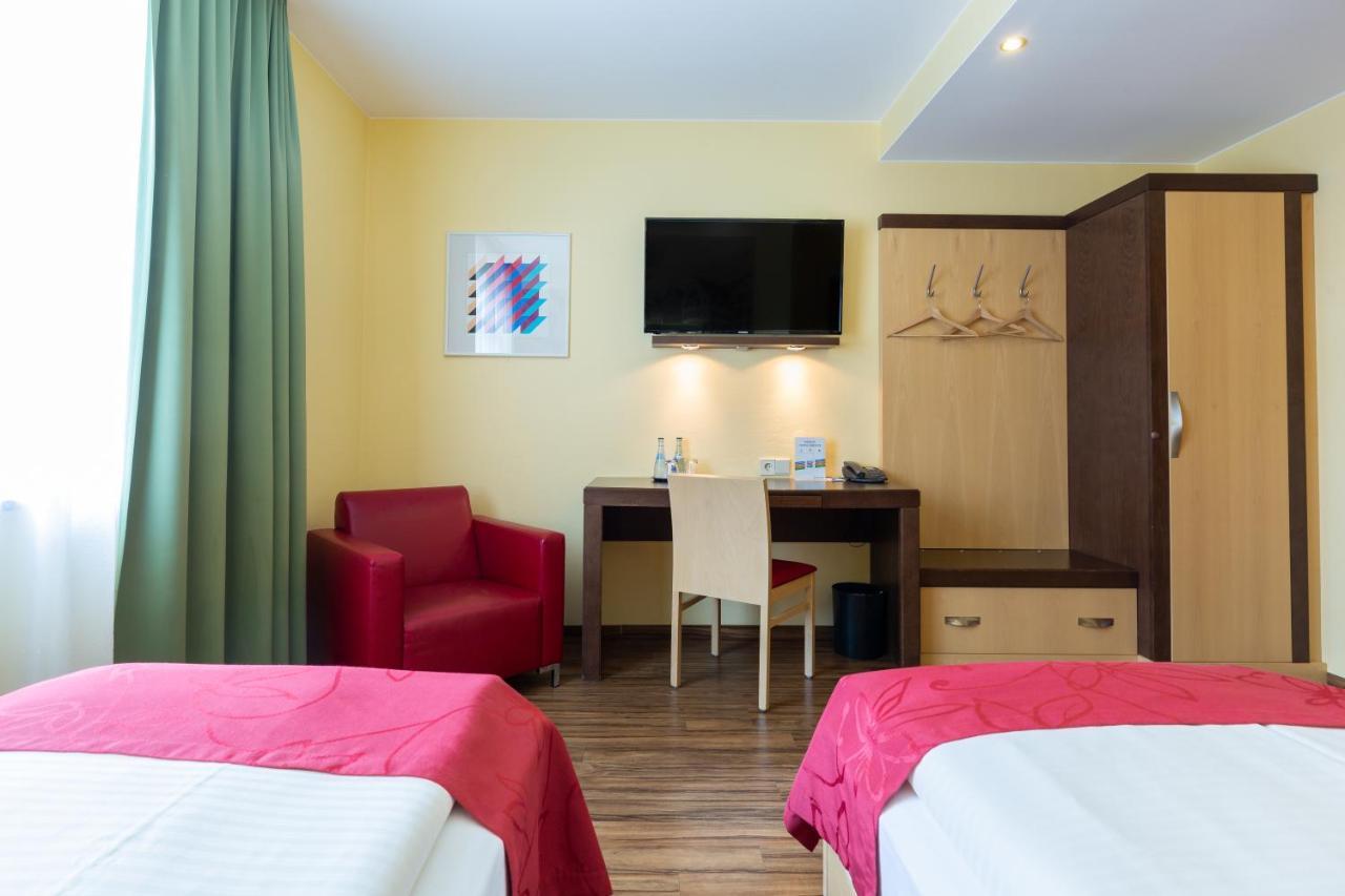 Hotel Am Schillerpark Эсслинген Экстерьер фото