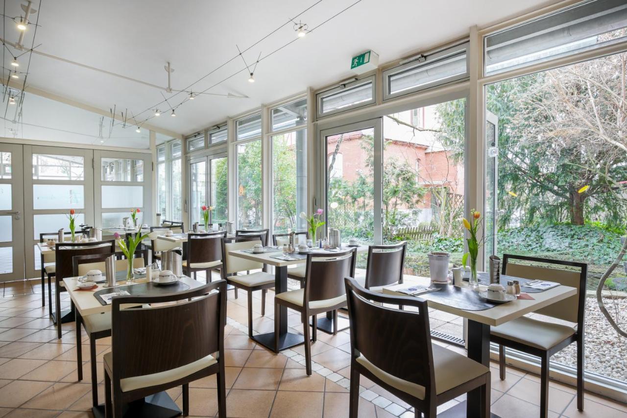 Hotel Am Schillerpark Эсслинген Экстерьер фото