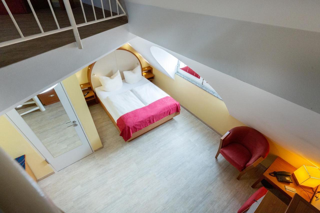 Hotel Am Schillerpark Эсслинген Экстерьер фото