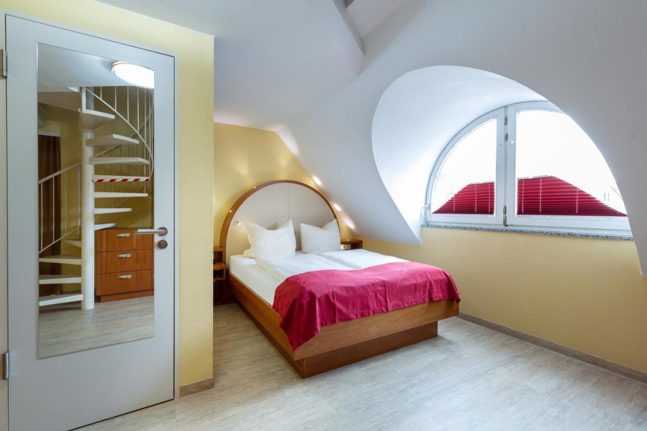 Hotel Am Schillerpark Эсслинген Экстерьер фото