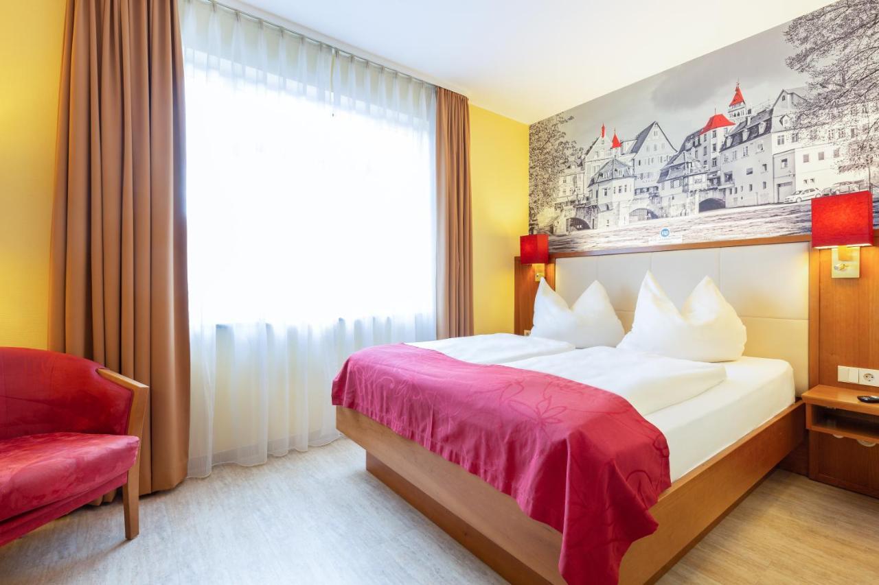 Hotel Am Schillerpark Эсслинген Экстерьер фото