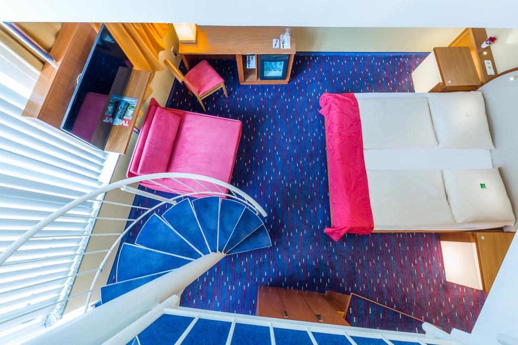 Hotel Am Schillerpark Эсслинген Экстерьер фото