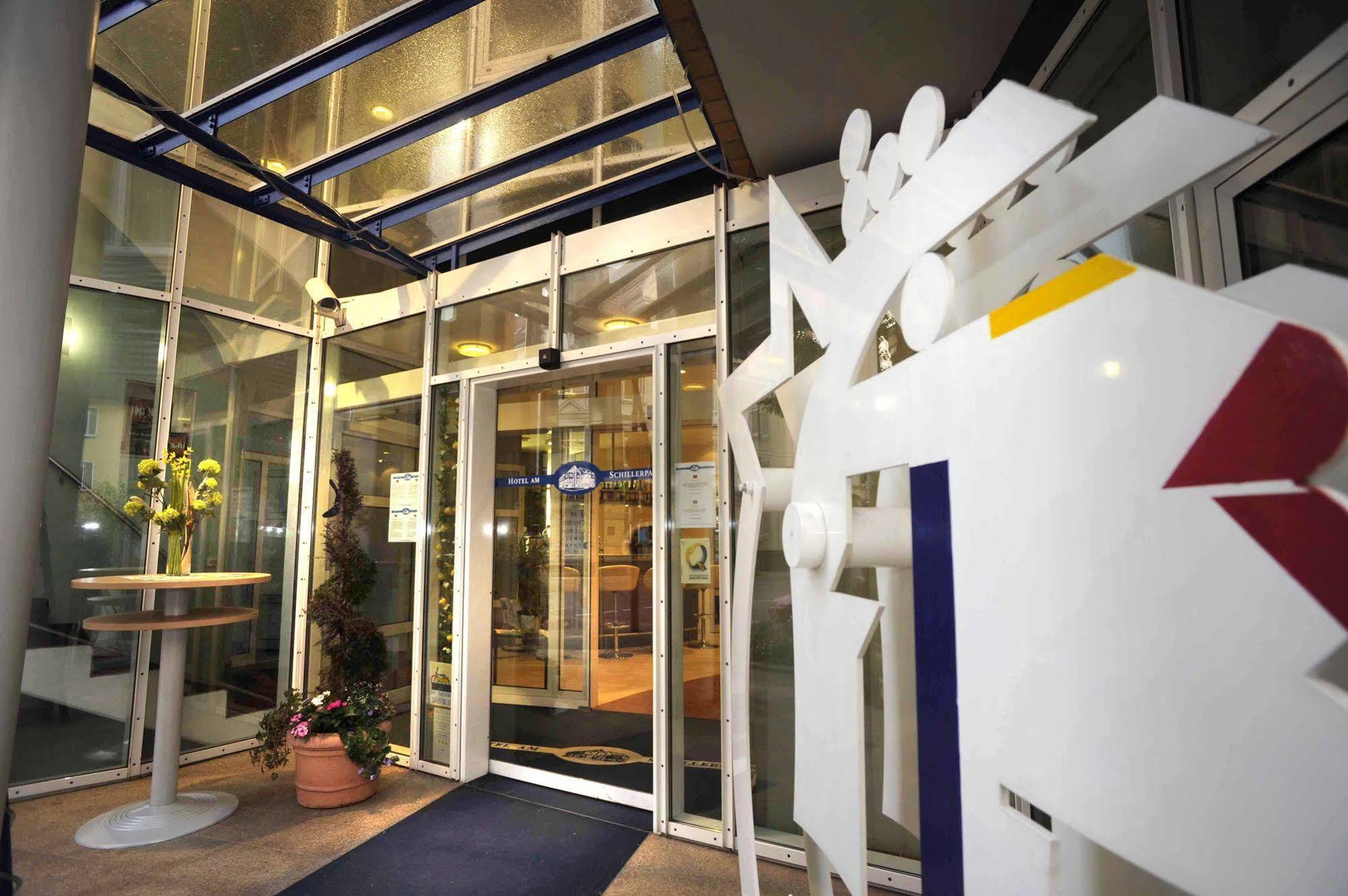 Hotel Am Schillerpark Эсслинген Экстерьер фото